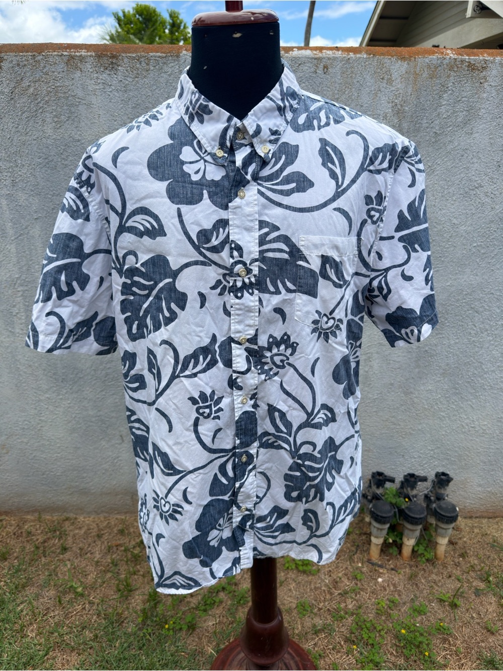 PreOwned Reyn Spooner Tailored Fit Hawaiian Print White/Blue  Men's 2XL